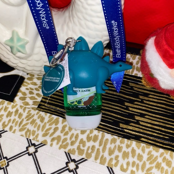 BATH AND BODY WORKS NOISE MAKING STEGOSAURUS POCKETBAC HOLDER➕SANITIZER - Picture 7 of 7
